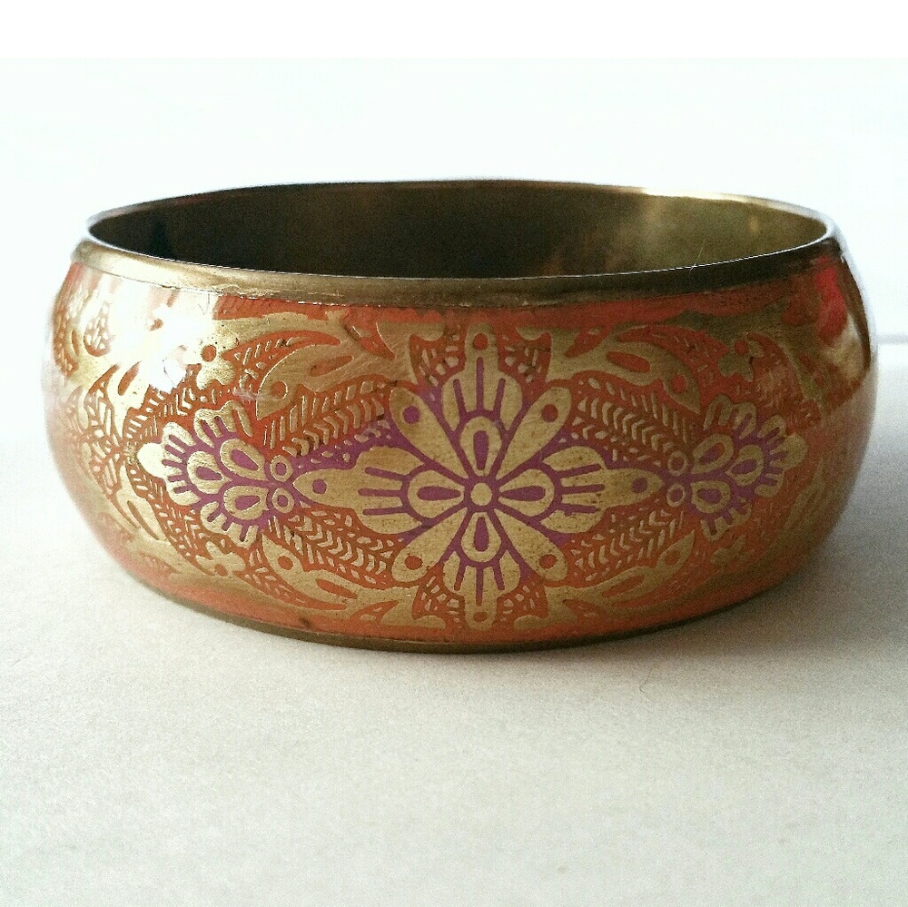 Vintage metal & lucite bangle bracelet